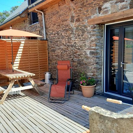 A La Memoire De Merlin & Spa Saint-Malon-sur-Mel エクステリア 写真