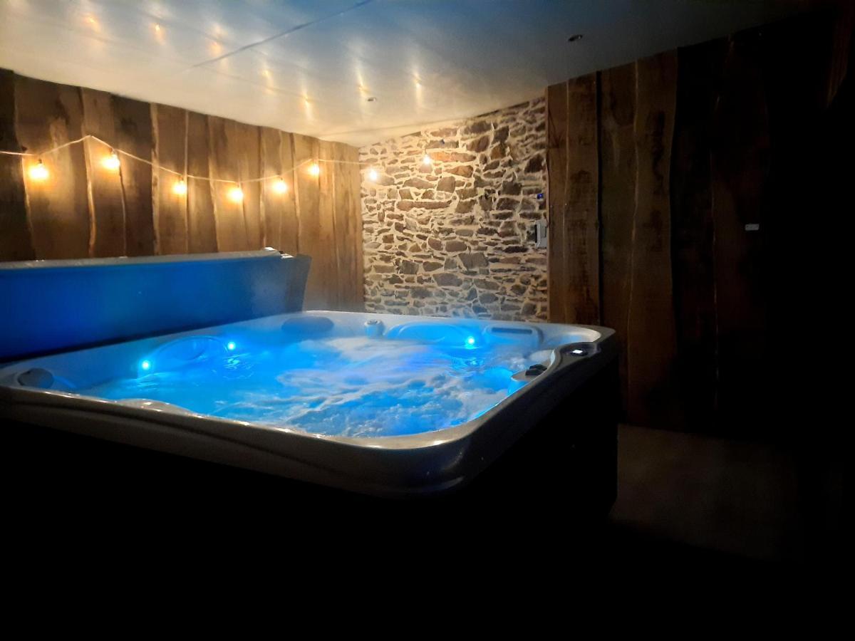 A La Memoire De Merlin & Spa Saint-Malon-sur-Mel エクステリア 写真