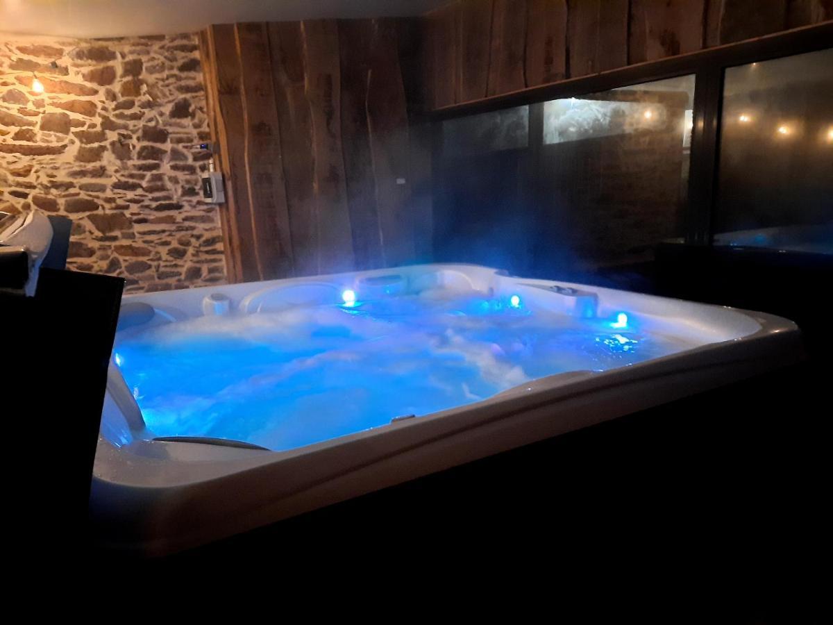 A La Memoire De Merlin & Spa Saint-Malon-sur-Mel エクステリア 写真