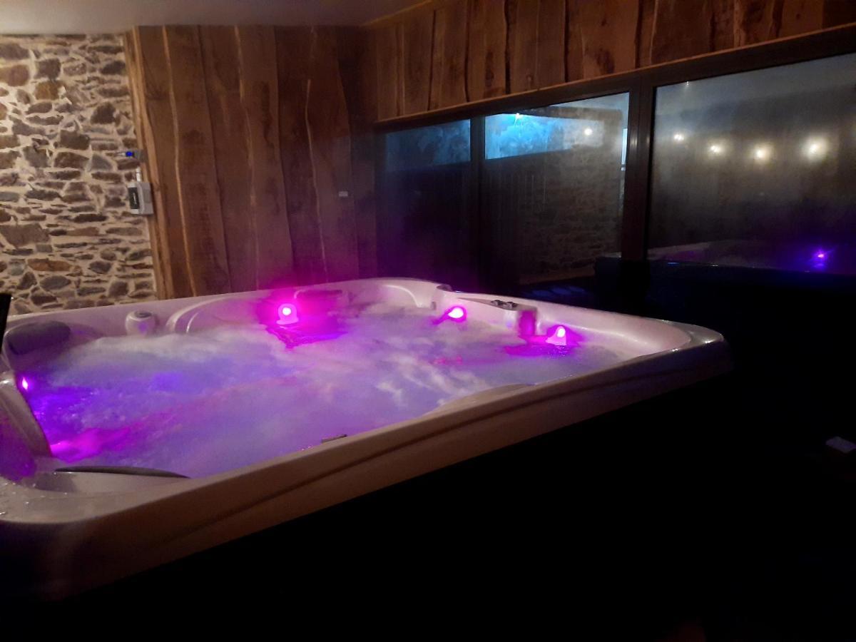 A La Memoire De Merlin & Spa Saint-Malon-sur-Mel エクステリア 写真