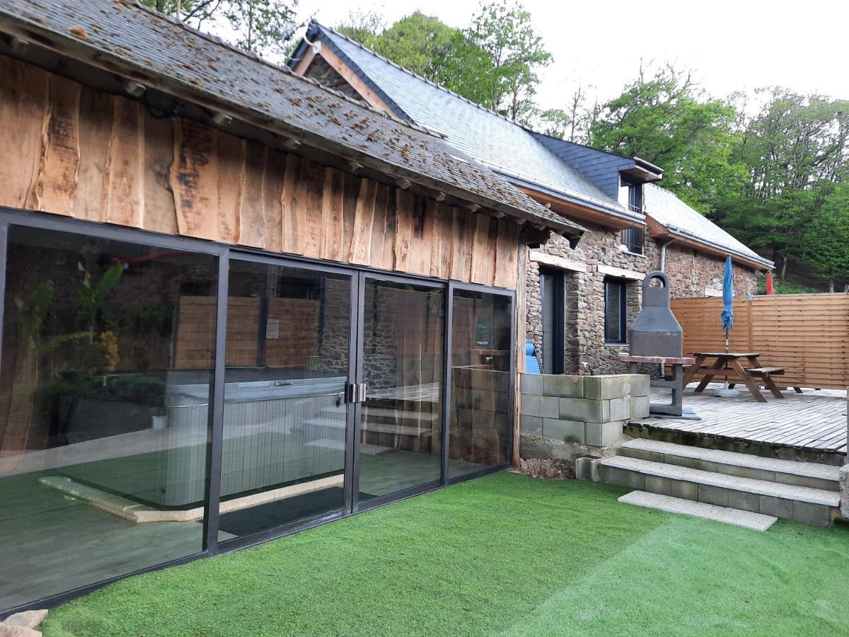 A La Memoire De Merlin & Spa Saint-Malon-sur-Mel エクステリア 写真