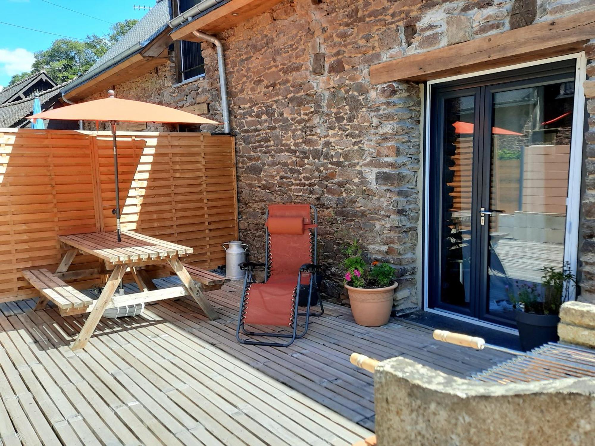 A La Memoire De Merlin & Spa Saint-Malon-sur-Mel エクステリア 写真