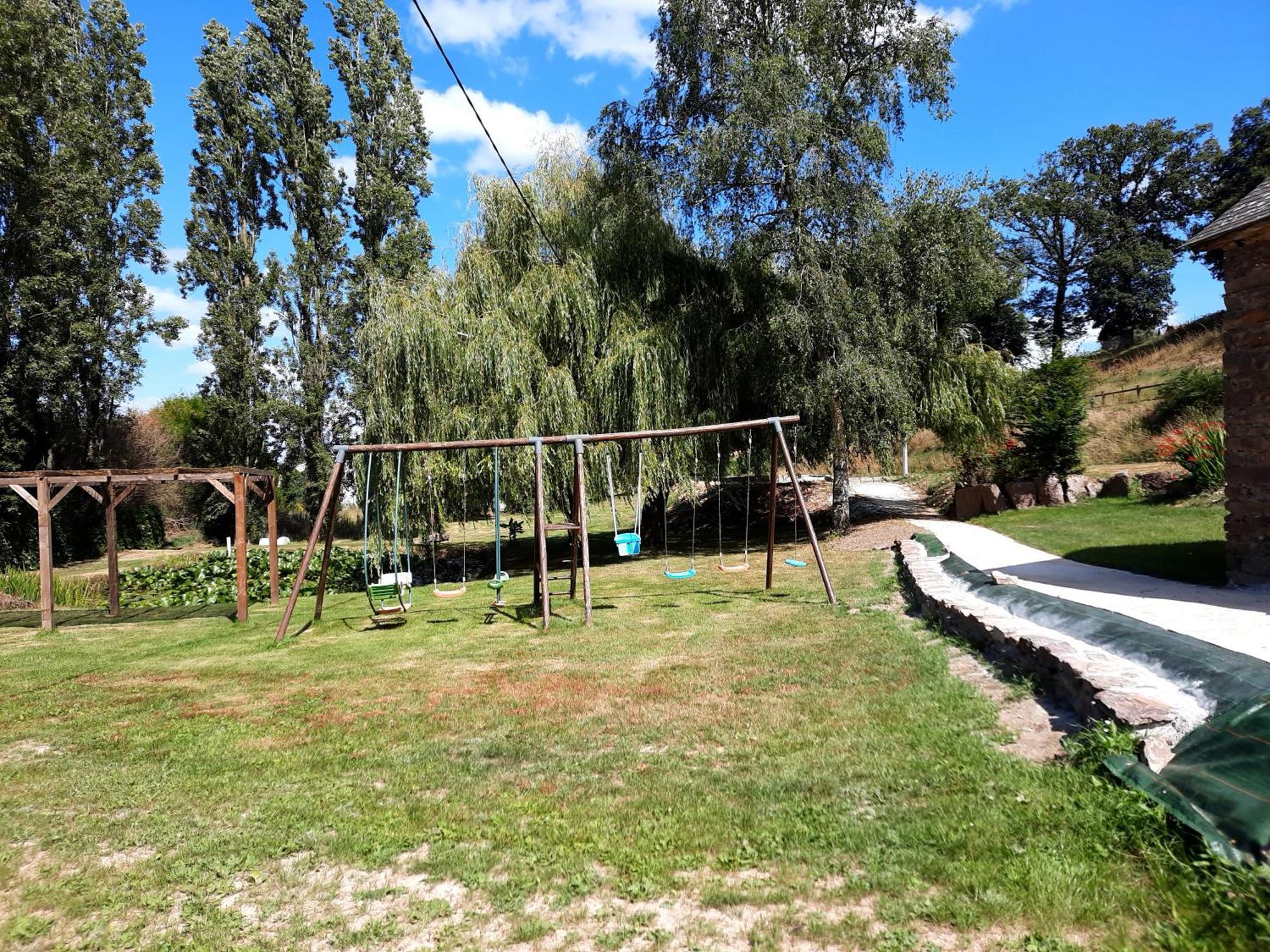 A La Memoire De Merlin & Spa Saint-Malon-sur-Mel エクステリア 写真